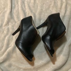 Nine West black leather heels great condition worn once